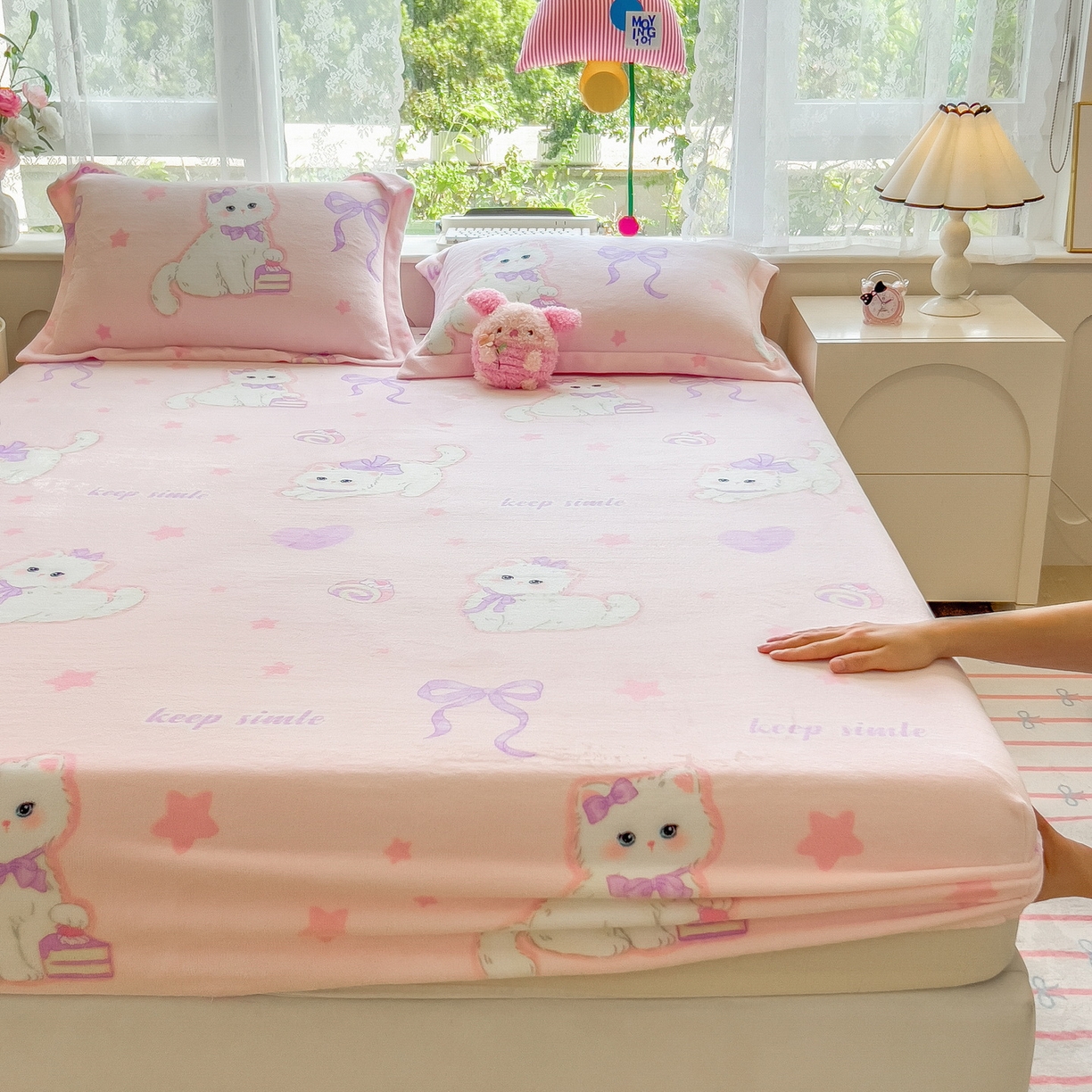 91家纺网 家纺一手货源 找家纺 丝羽坊 2025新款印花小清新牛奶绒印花床笠三件套 公主兔兔