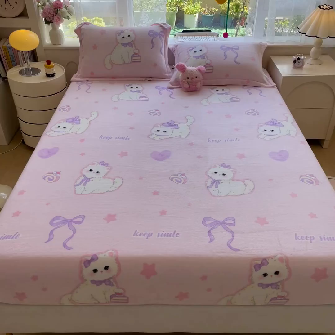 91家纺网 家纺一手货源 找家纺 丝羽坊 2025新款印花小清新牛奶绒印花床笠三件套 公主兔兔