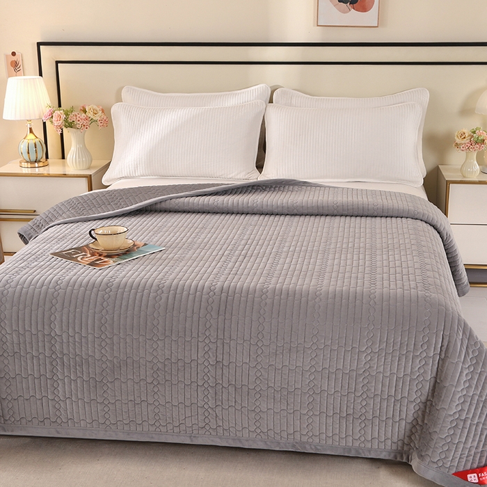 91家纺网 家纺一手货源 找家纺 尚品凤凰 2025新款加厚宝宝绒直角绗缝夹棉单床盖单品床盖单件床盖 灰色
