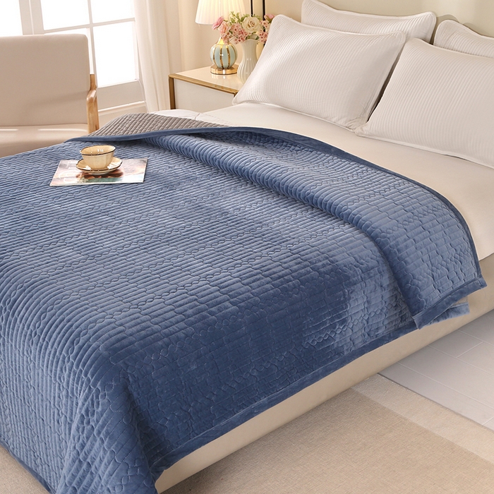 91家纺网 家纺一手货源 找家纺 尚品凤凰 2025新款加厚宝宝绒直角绗缝夹棉单床盖单品床盖单件床盖 宝蓝