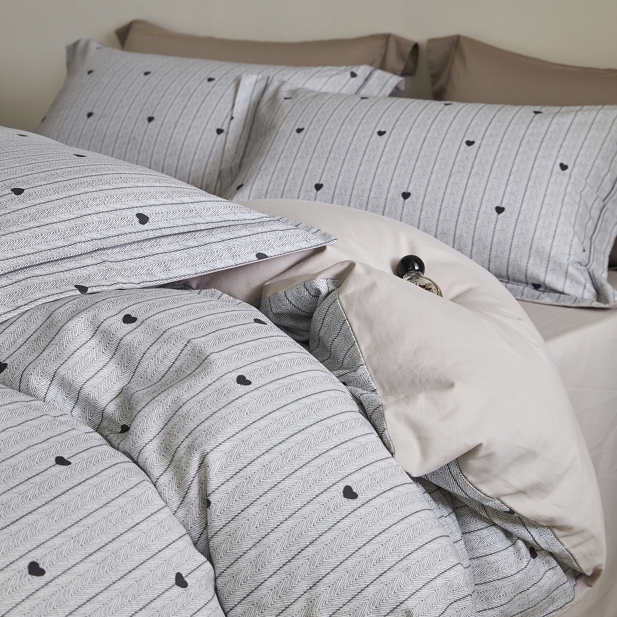 91家纺网 家纺一手货源 找家纺 嘉汀兰家居 2025新款全棉纯棉数码印花生态磨毛四件套 初恋-灰