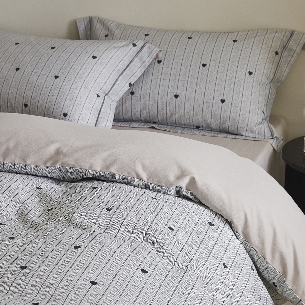 91家纺网 家纺一手货源 找家纺 嘉汀兰家居 2025新款全棉纯棉数码印花生态磨毛四件套 初恋-灰