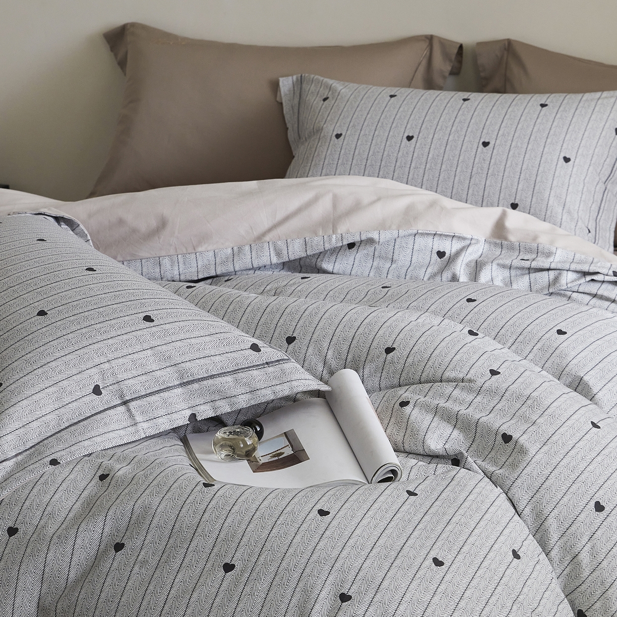 91家纺网 家纺一手货源 找家纺 嘉汀兰家居 2025新款全棉纯棉数码印花生态磨毛四件套 初恋-灰