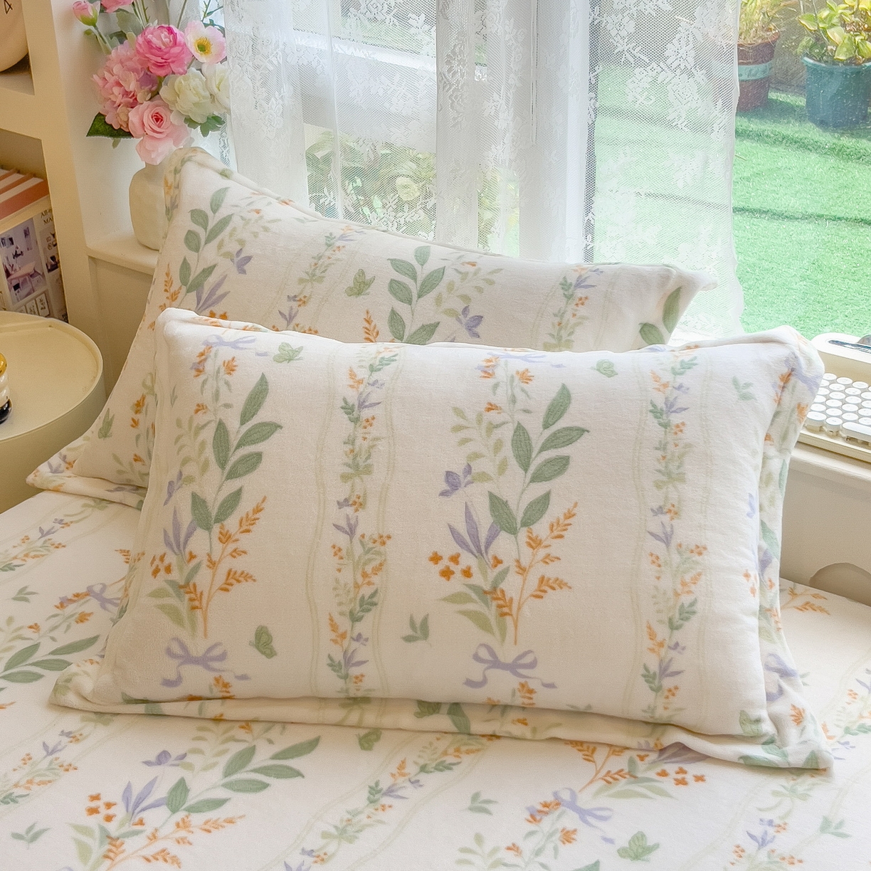 91家纺网 家纺一手货源 找家纺 丝羽坊 2025新款印花小清新牛奶绒印花床笠三件套 花间密语