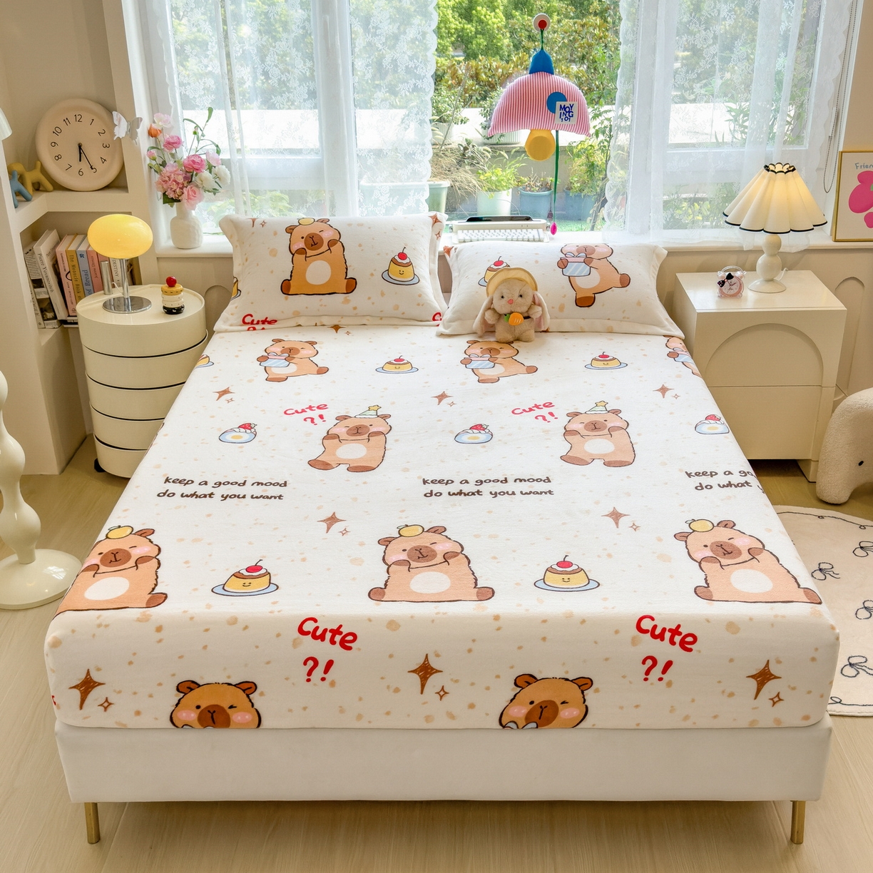 91家纺网 家纺一手货源 找家纺 丝羽坊 2025新款印花小清新牛奶绒印花床笠三件套 卡皮巴拉