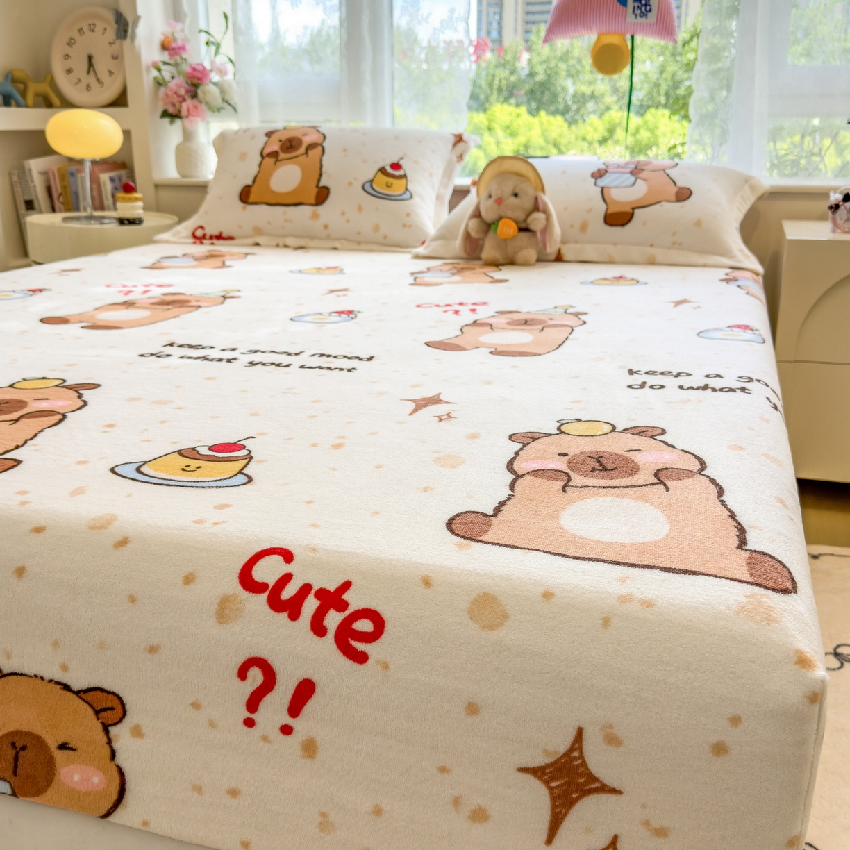 91家纺网 家纺一手货源 找家纺 丝羽坊 2025新款印花小清新牛奶绒印花床笠三件套 卡皮巴拉