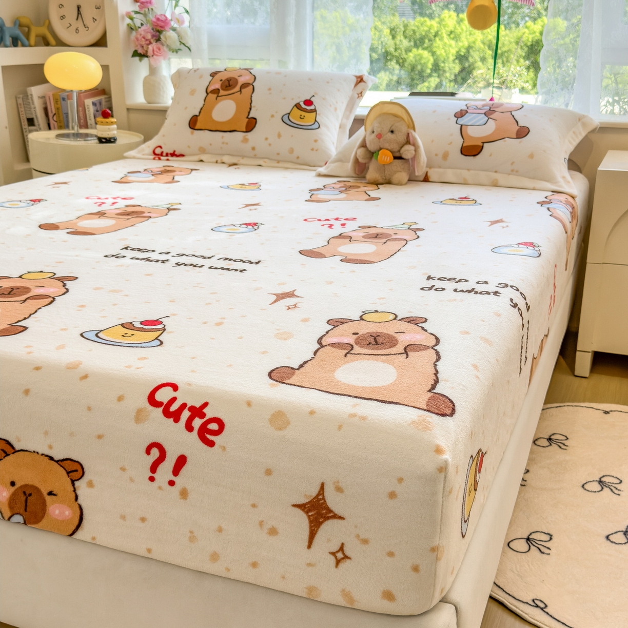 91家纺网 家纺一手货源 找家纺 丝羽坊 2025新款印花小清新牛奶绒印花床笠三件套 卡皮巴拉