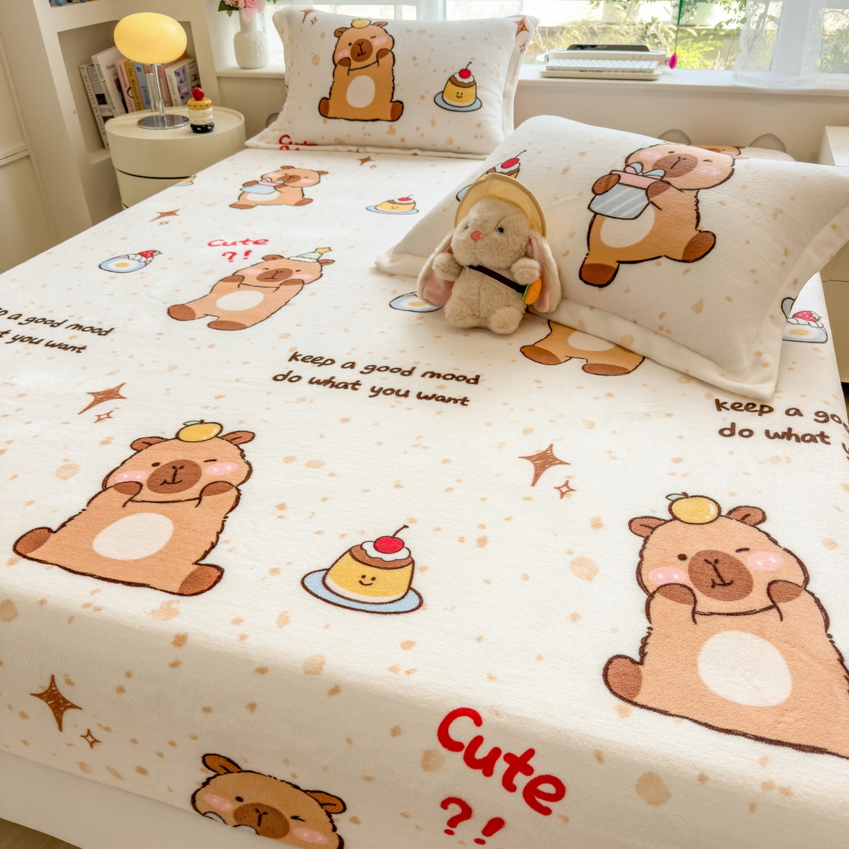 91家纺网 家纺一手货源 找家纺 丝羽坊 2025新款印花小清新牛奶绒印花床笠三件套 卡皮巴拉