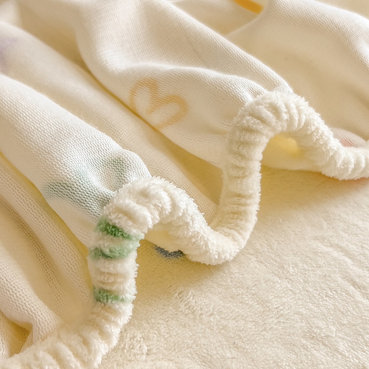 91家纺网 家纺一手货源 找家纺 丝羽坊 2025新款印花小清新牛奶绒印花床笠三件套 曼妙时光