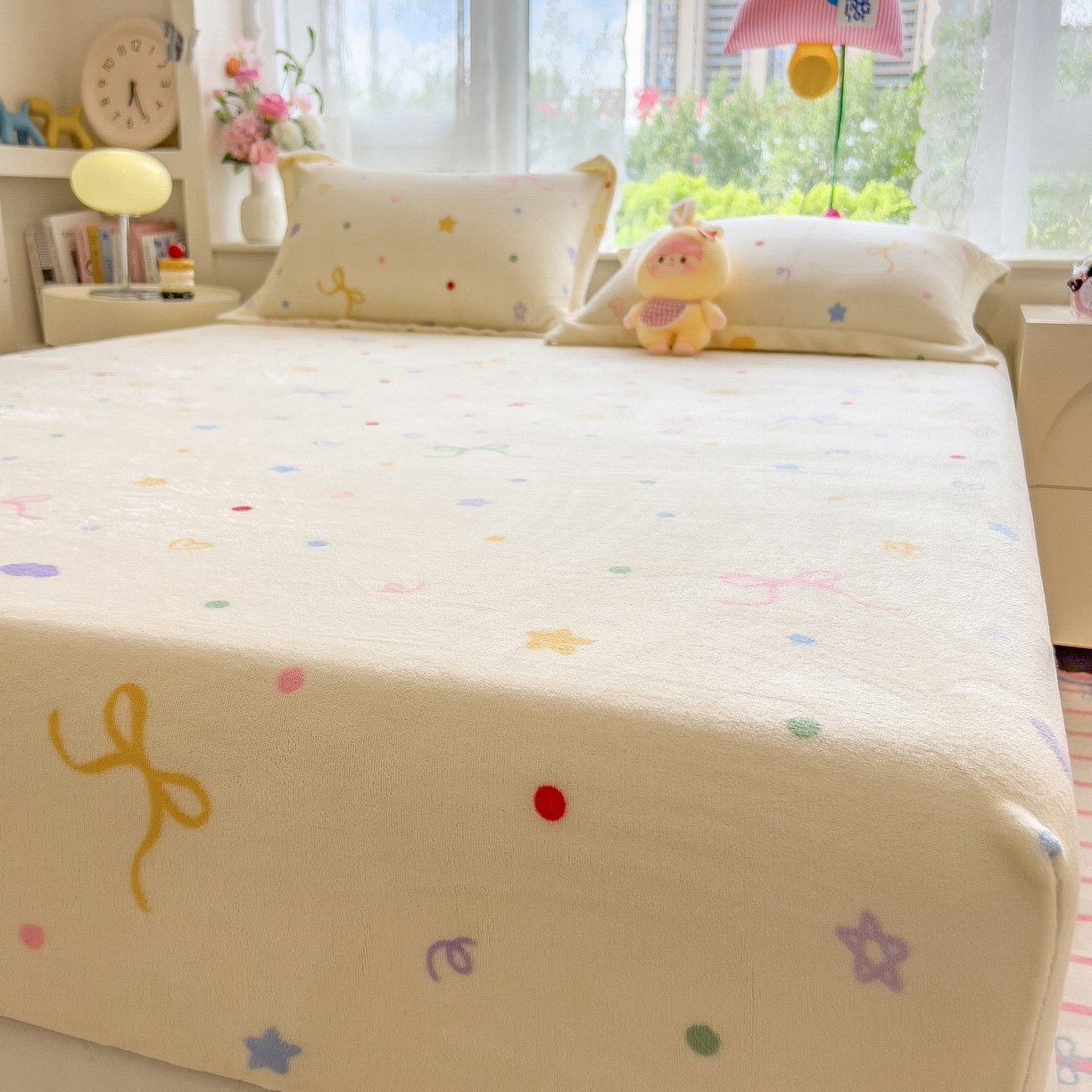 91家纺网 家纺一手货源 找家纺 丝羽坊 2025新款印花小清新牛奶绒印花床笠三件套 曼妙时光