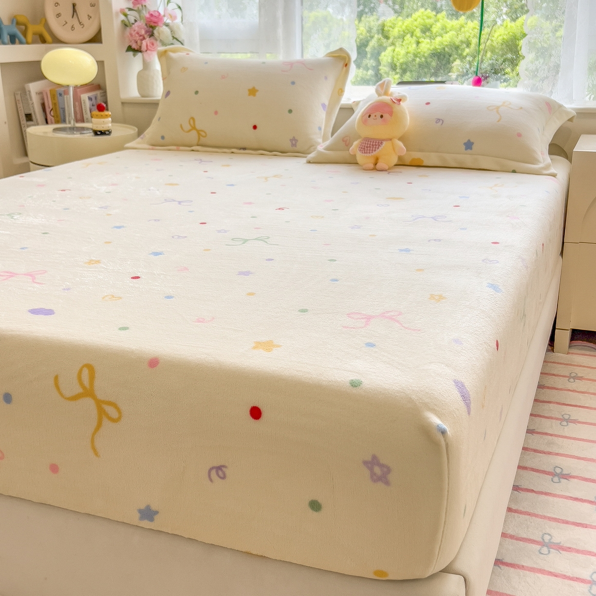 91家纺网 家纺一手货源 找家纺 丝羽坊 2025新款印花小清新牛奶绒印花床笠三件套 曼妙时光