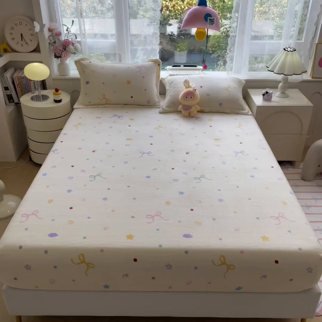 91家纺网 家纺一手货源 找家纺 丝羽坊 2025新款印花小清新牛奶绒印花床笠三件套 曼妙时光