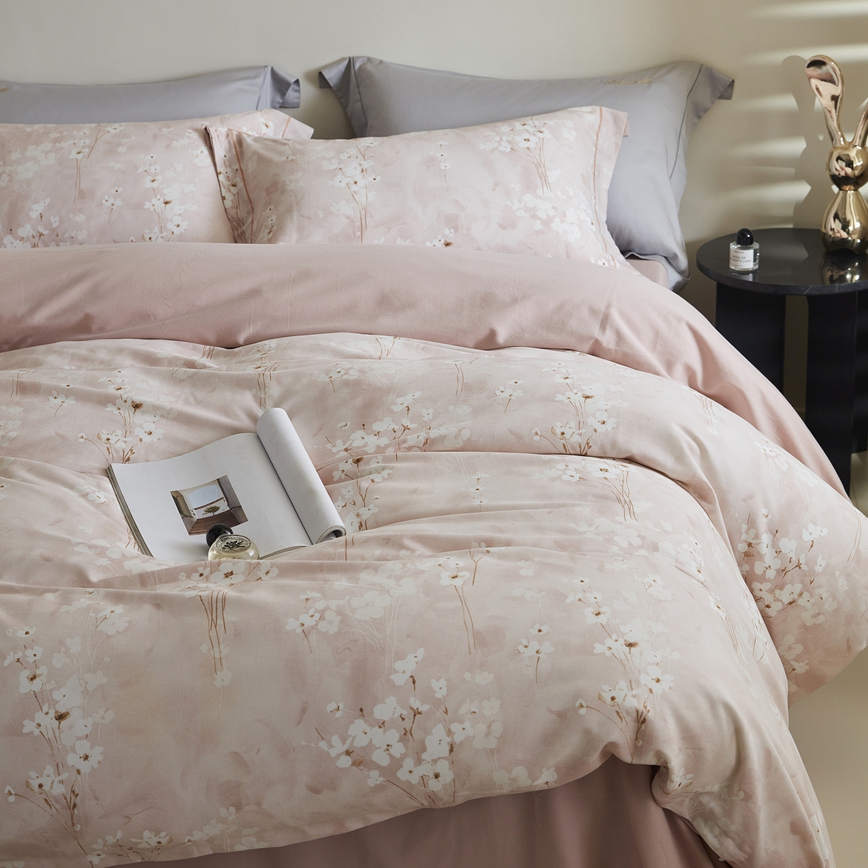 91家纺网 家纺一手货源 找家纺 嘉汀兰家居 2025新款全棉纯棉数码印花生态磨毛四件套 粉黛轻妆