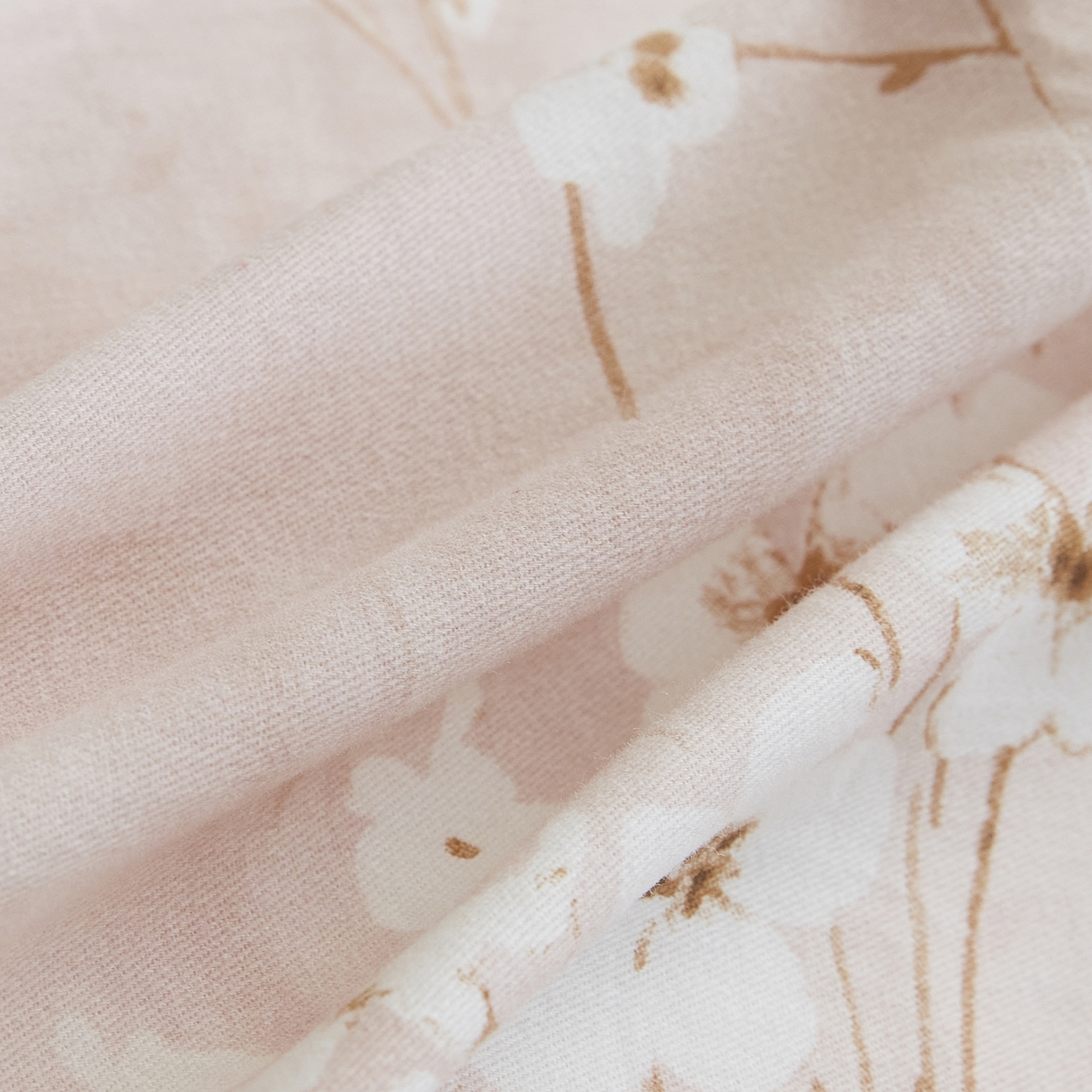 91家纺网 家纺一手货源 找家纺 嘉汀兰家居 2025新款全棉纯棉数码印花生态磨毛四件套 粉黛轻妆