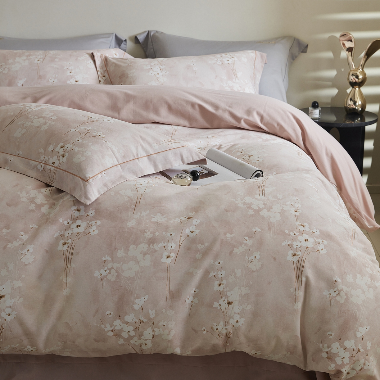 91家纺网 家纺一手货源 找家纺 嘉汀兰家居 2025新款全棉纯棉数码印花生态磨毛四件套 粉黛轻妆