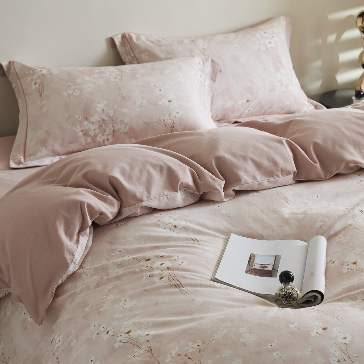 91家纺网 家纺一手货源 找家纺 嘉汀兰家居 2025新款全棉纯棉数码印花生态磨毛四件套 粉黛轻妆