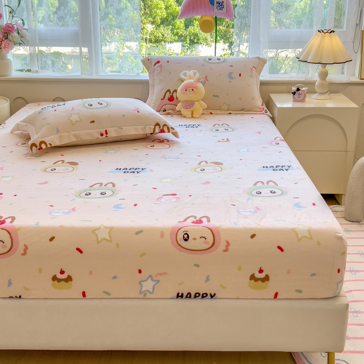 91家纺网 家纺一手货源 找家纺 丝羽坊 2025新款印花小清新牛奶绒印花床笠三件套 萌布布