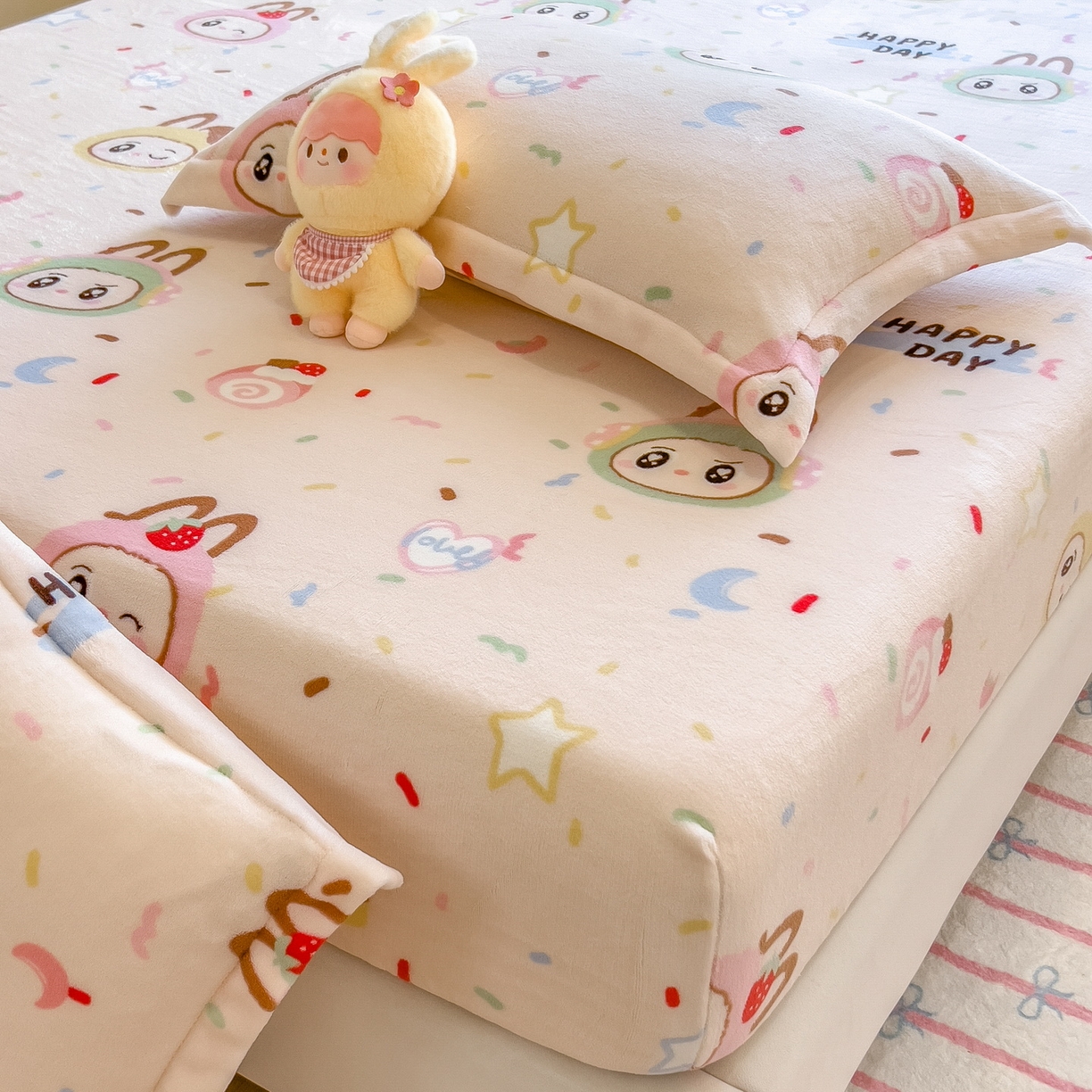 91家纺网 家纺一手货源 找家纺 丝羽坊 2025新款印花小清新牛奶绒印花床笠三件套 萌布布