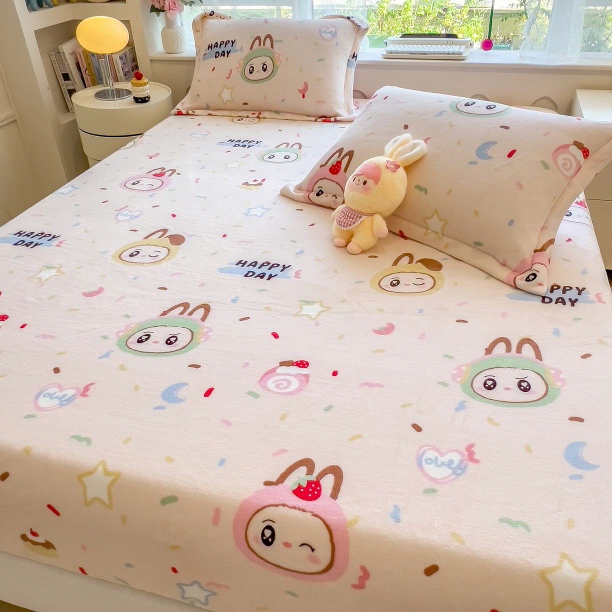 91家纺网 家纺一手货源 找家纺 丝羽坊 2025新款印花小清新牛奶绒印花床笠三件套 萌布布