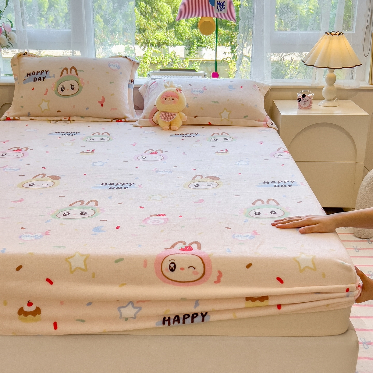 91家纺网 家纺一手货源 找家纺 丝羽坊 2025新款印花小清新牛奶绒印花床笠三件套 萌布布