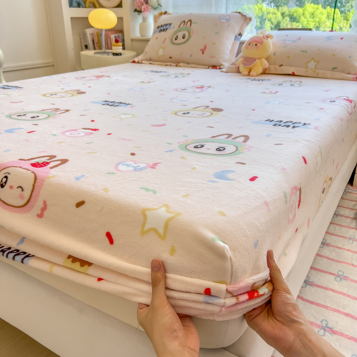 91家纺网 家纺一手货源 找家纺 丝羽坊 2025新款印花小清新牛奶绒印花床笠三件套 萌布布