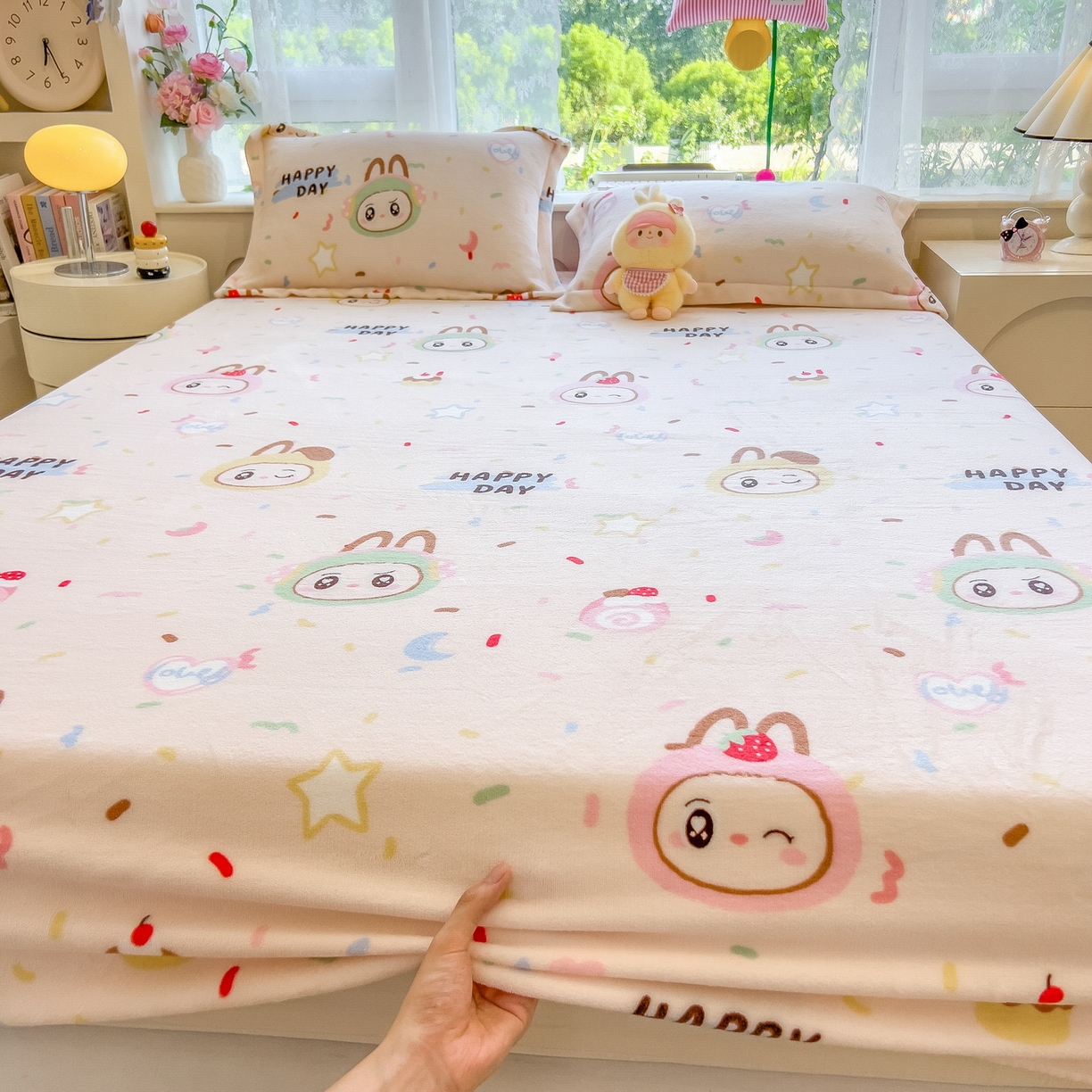 91家纺网 家纺一手货源 找家纺 丝羽坊 2025新款印花小清新牛奶绒印花床笠三件套 萌布布