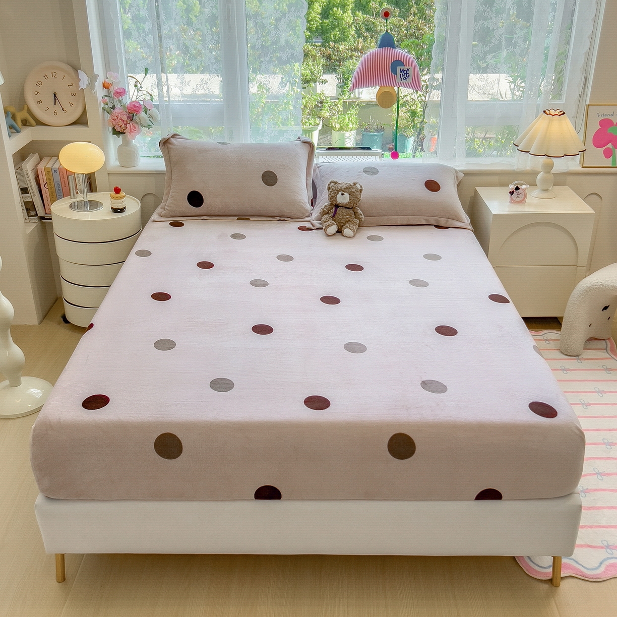 91家纺网 家纺一手货源 找家纺 丝羽坊 2025新款印花小清新牛奶绒印花床笠三件套 圈圈点点