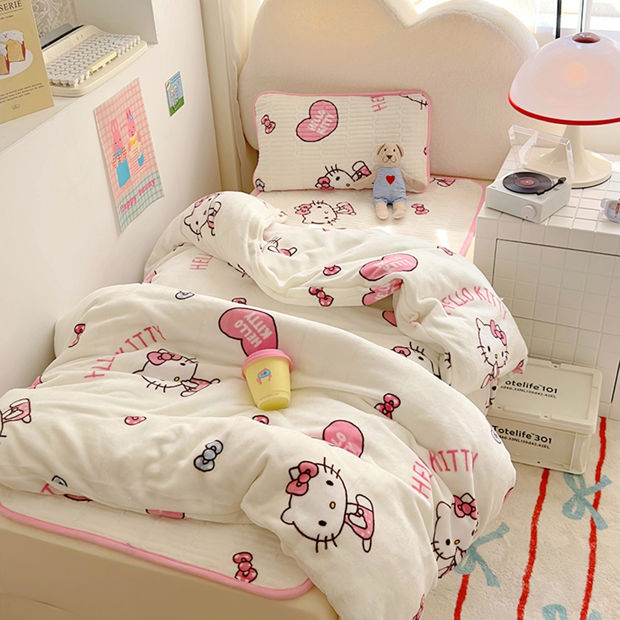 91家纺网 家纺一手货源 找家纺 希诺家居 2025新款儿童系列正版三丽鸥牛奶绒三件套幼儿园多件套 爱心kt