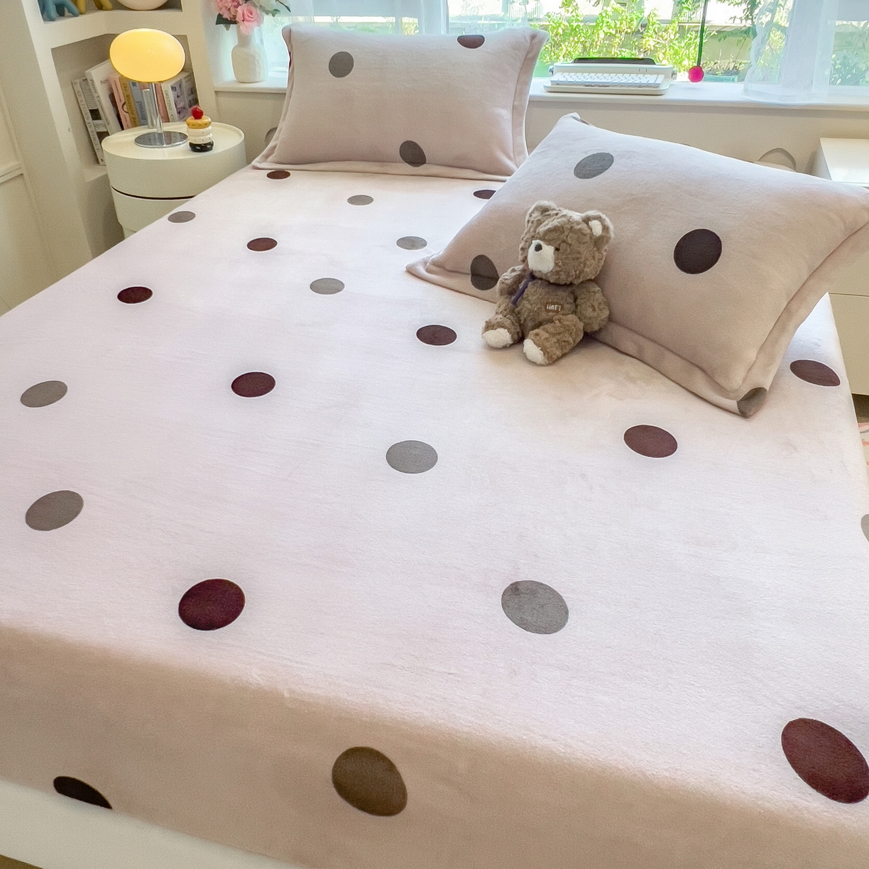 91家纺网 家纺一手货源 找家纺 丝羽坊 2025新款印花小清新牛奶绒印花床笠三件套 圈圈点点