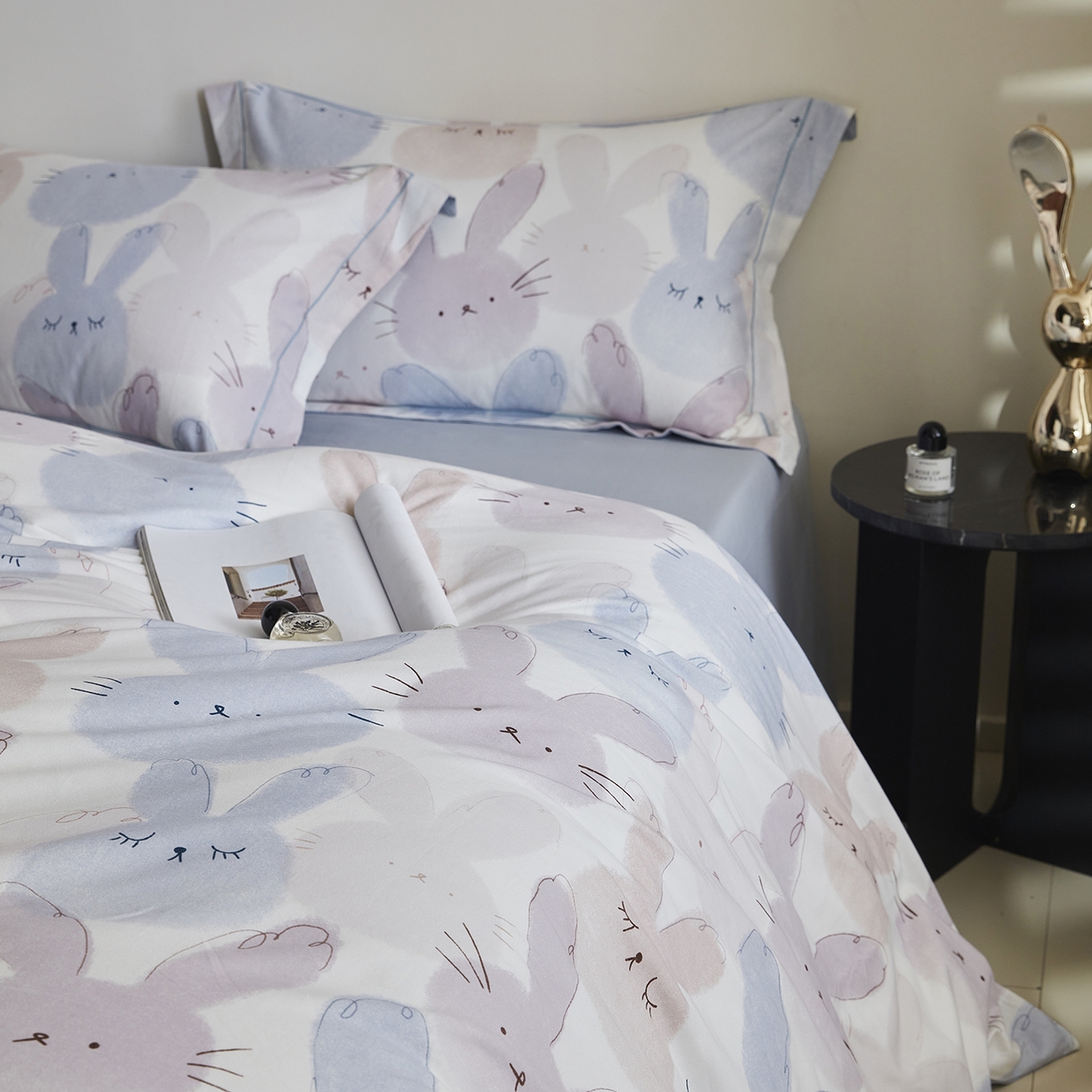 91家纺网 家纺一手货源 找家纺 嘉汀兰家居 2025新款全棉纯棉数码印花生态磨毛四件套 萌兔兔