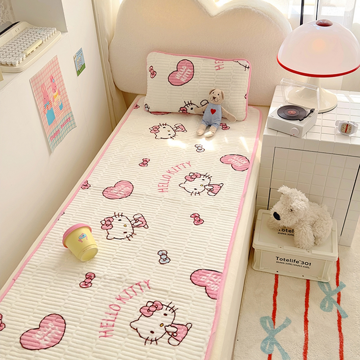 91家纺网 家纺一手货源 找家纺 希诺家居 2025新款儿童系列正版三丽鸥牛奶绒三件套幼儿园多件套 爱心kt