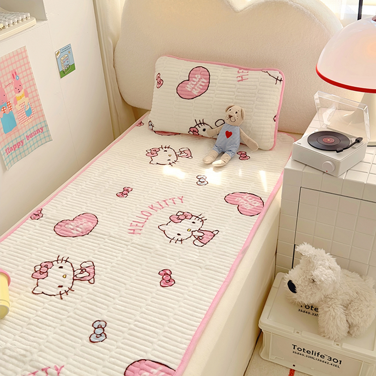 91家纺网 家纺一手货源 找家纺 希诺家居 2025新款儿童系列正版三丽鸥牛奶绒三件套幼儿园多件套 爱心kt