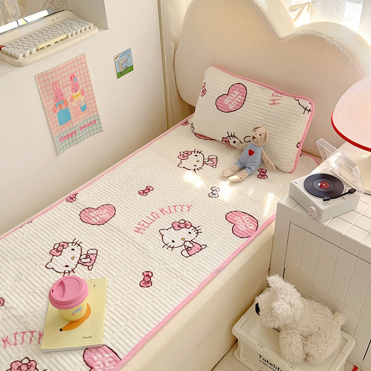 91家纺网 家纺一手货源 找家纺 希诺家居 2025新款儿童系列正版三丽鸥牛奶绒三件套幼儿园多件套 爱心kt