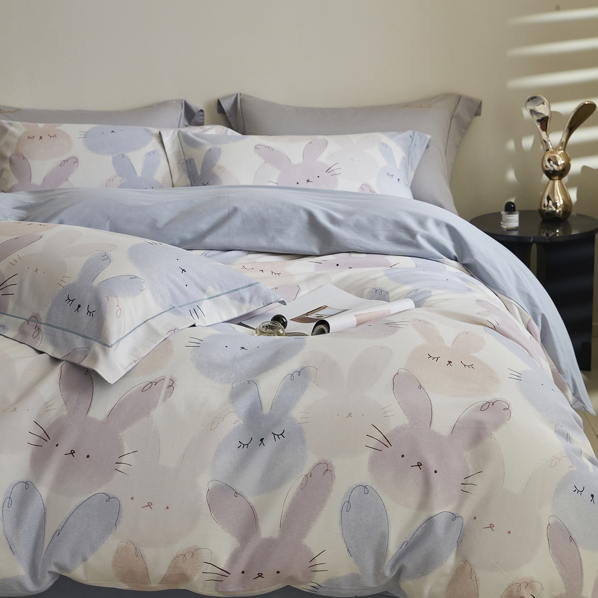 91家纺网 家纺一手货源 找家纺 嘉汀兰家居 2025新款全棉纯棉数码印花生态磨毛四件套 萌兔兔