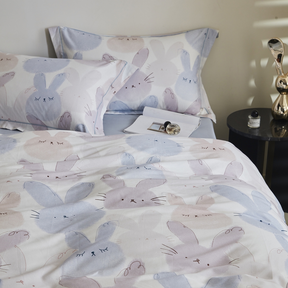 91家纺网 家纺一手货源 找家纺 嘉汀兰家居 2025新款全棉纯棉数码印花生态磨毛四件套 萌兔兔