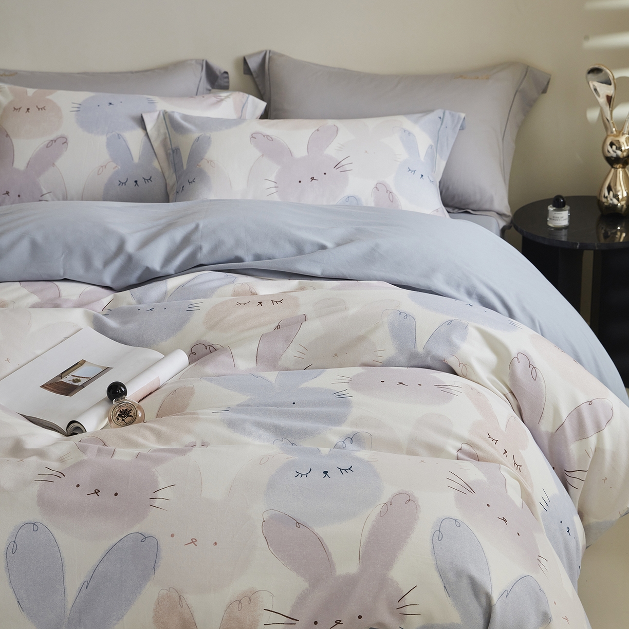 91家纺网 家纺一手货源 找家纺 嘉汀兰家居 2025新款全棉纯棉数码印花生态磨毛四件套 萌兔兔