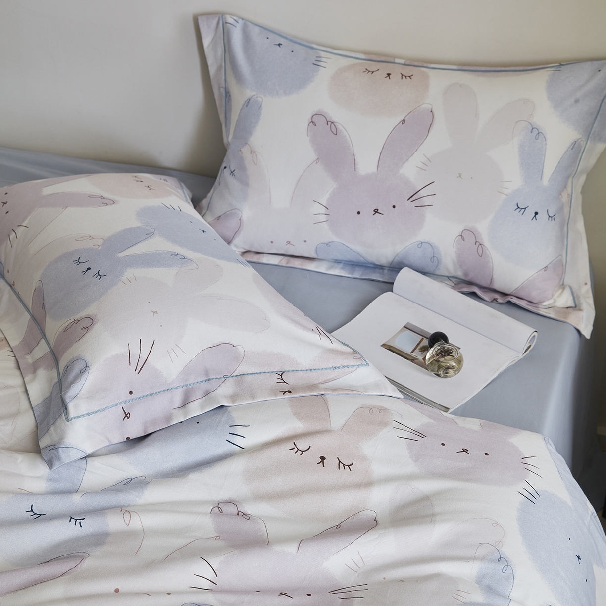 91家纺网 家纺一手货源 找家纺 嘉汀兰家居 2025新款全棉纯棉数码印花生态磨毛四件套 萌兔兔