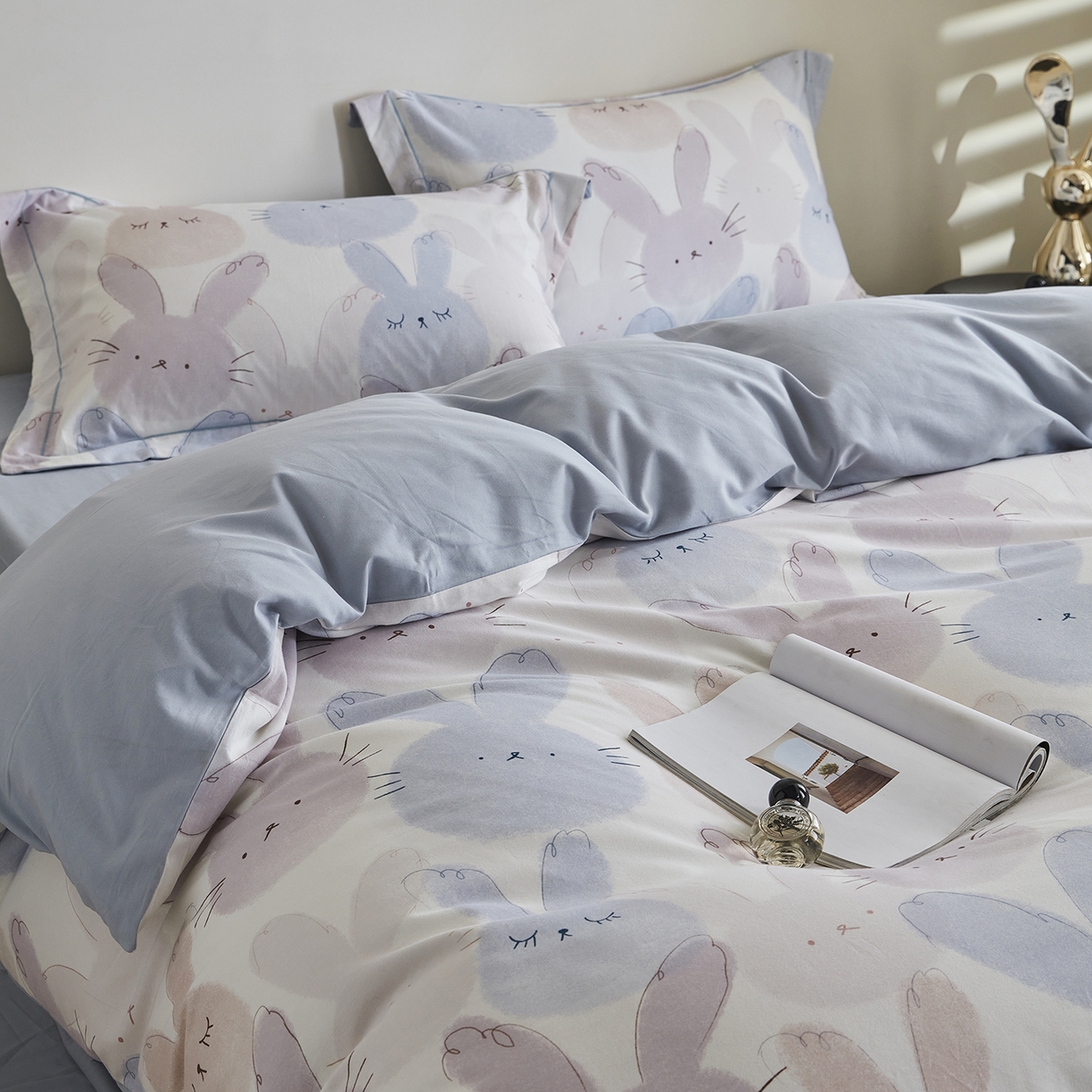 91家纺网 家纺一手货源 找家纺 嘉汀兰家居 2025新款全棉纯棉数码印花生态磨毛四件套 萌兔兔