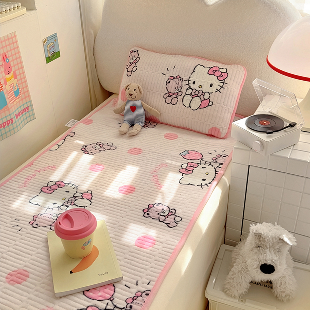 91家纺网 家纺一手货源 找家纺 希诺家居 2025新款儿童系列正版三丽鸥牛奶绒三件套幼儿园多件套 波点kt