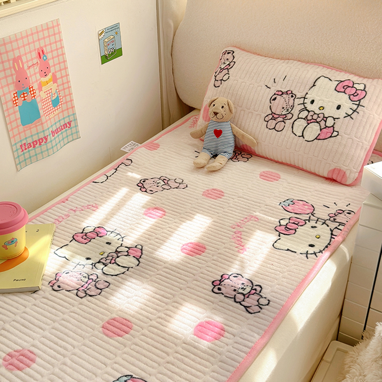 91家纺网 家纺一手货源 找家纺 希诺家居 2025新款儿童系列正版三丽鸥牛奶绒三件套幼儿园多件套 波点kt