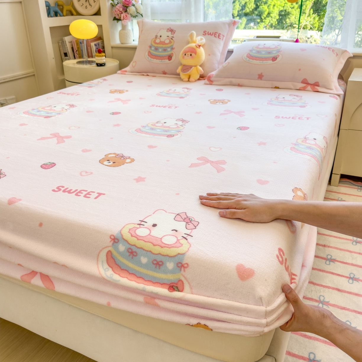 丝羽坊 2025新款印花小清新牛奶绒印花床笠三件套 甜心猫