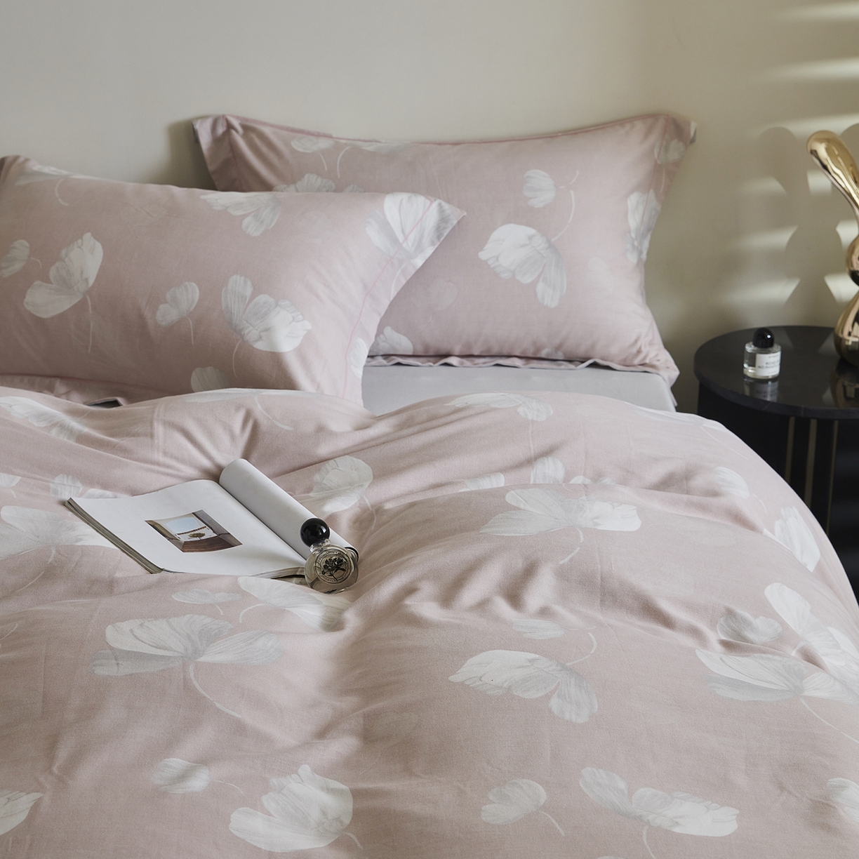 91家纺网 家纺一手货源 找家纺 嘉汀兰家居 2025新款全棉纯棉数码印花生态磨毛四件套 如梦粉