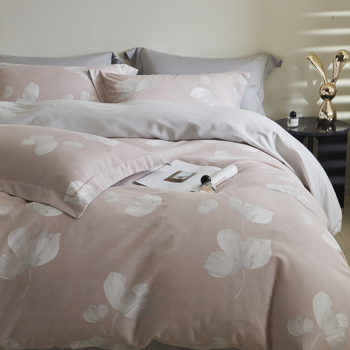 91家纺网 家纺一手货源 找家纺 嘉汀兰家居 2025新款全棉纯棉数码印花生态磨毛四件套 如梦粉