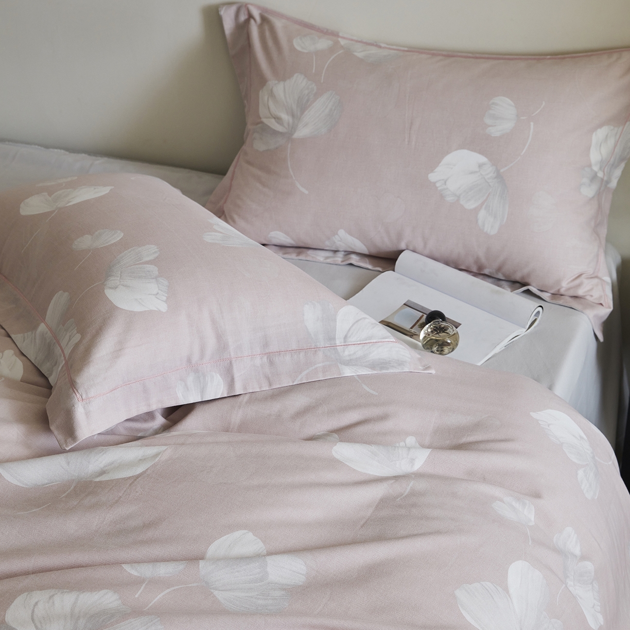 91家纺网 家纺一手货源 找家纺 嘉汀兰家居 2025新款全棉纯棉数码印花生态磨毛四件套 如梦粉