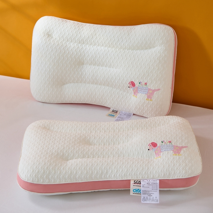 91家纺网 家纺一手货源 找家纺 大熊枕芯 2025新款卡通儿童护颈枕头枕芯 粉边