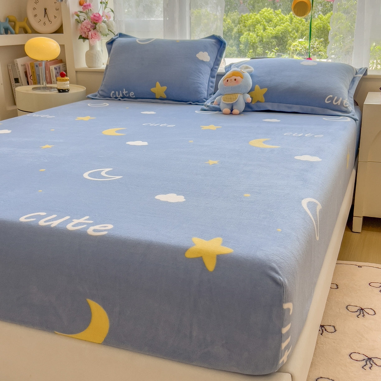 91家纺网 家纺一手货源 找家纺 丝羽坊 2025新款印花小清新牛奶绒印花床笠三件套 星空物语