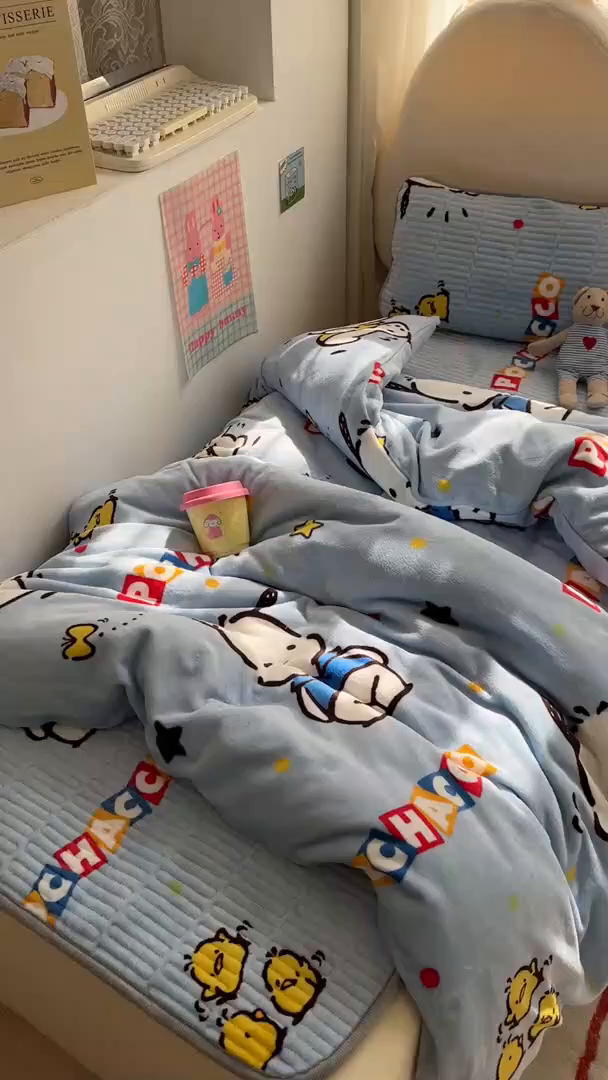 91家纺网 家纺一手货源 找家纺 希诺家居 2025新款儿童系列正版三丽鸥牛奶绒三件套幼儿园多件套 呆萌帕恰狗