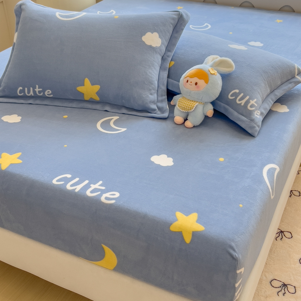 91家纺网 家纺一手货源 找家纺 丝羽坊 2025新款印花小清新牛奶绒印花床笠三件套 星空物语