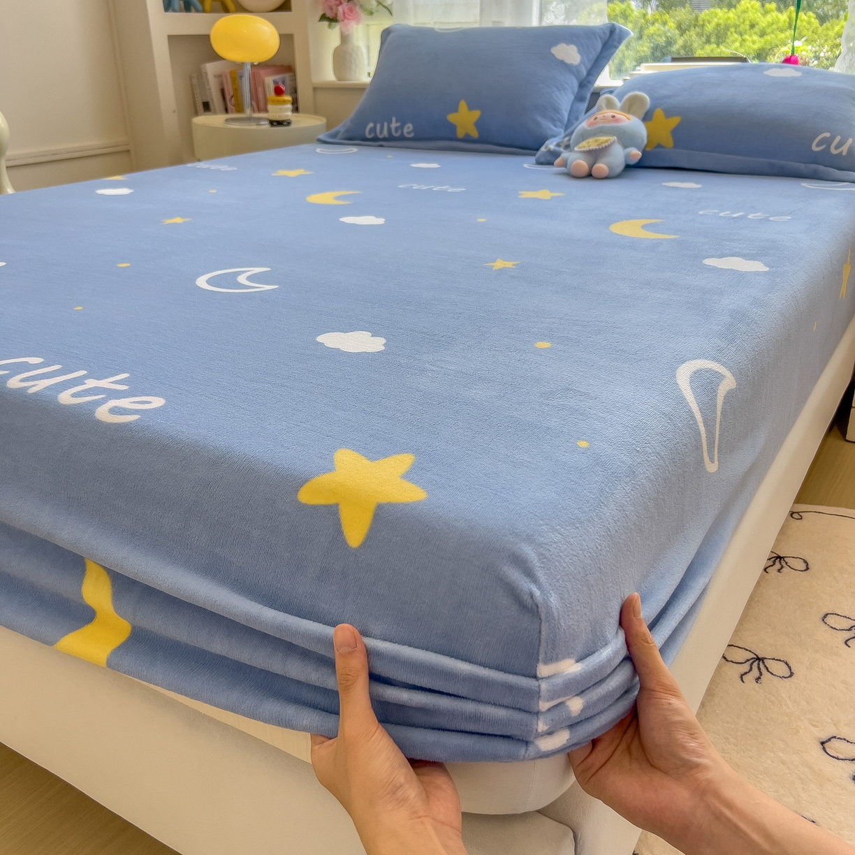 91家纺网 家纺一手货源 找家纺 丝羽坊 2025新款印花小清新牛奶绒印花床笠三件套 星空物语