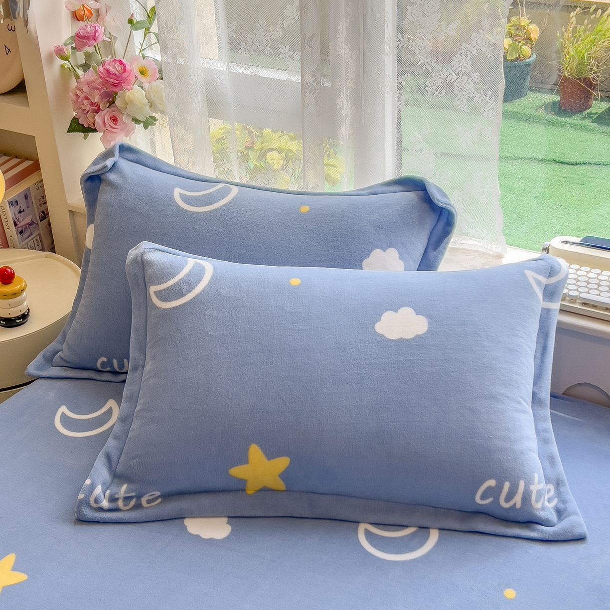 91家纺网 家纺一手货源 找家纺 丝羽坊 2025新款印花小清新牛奶绒印花床笠三件套 星空物语